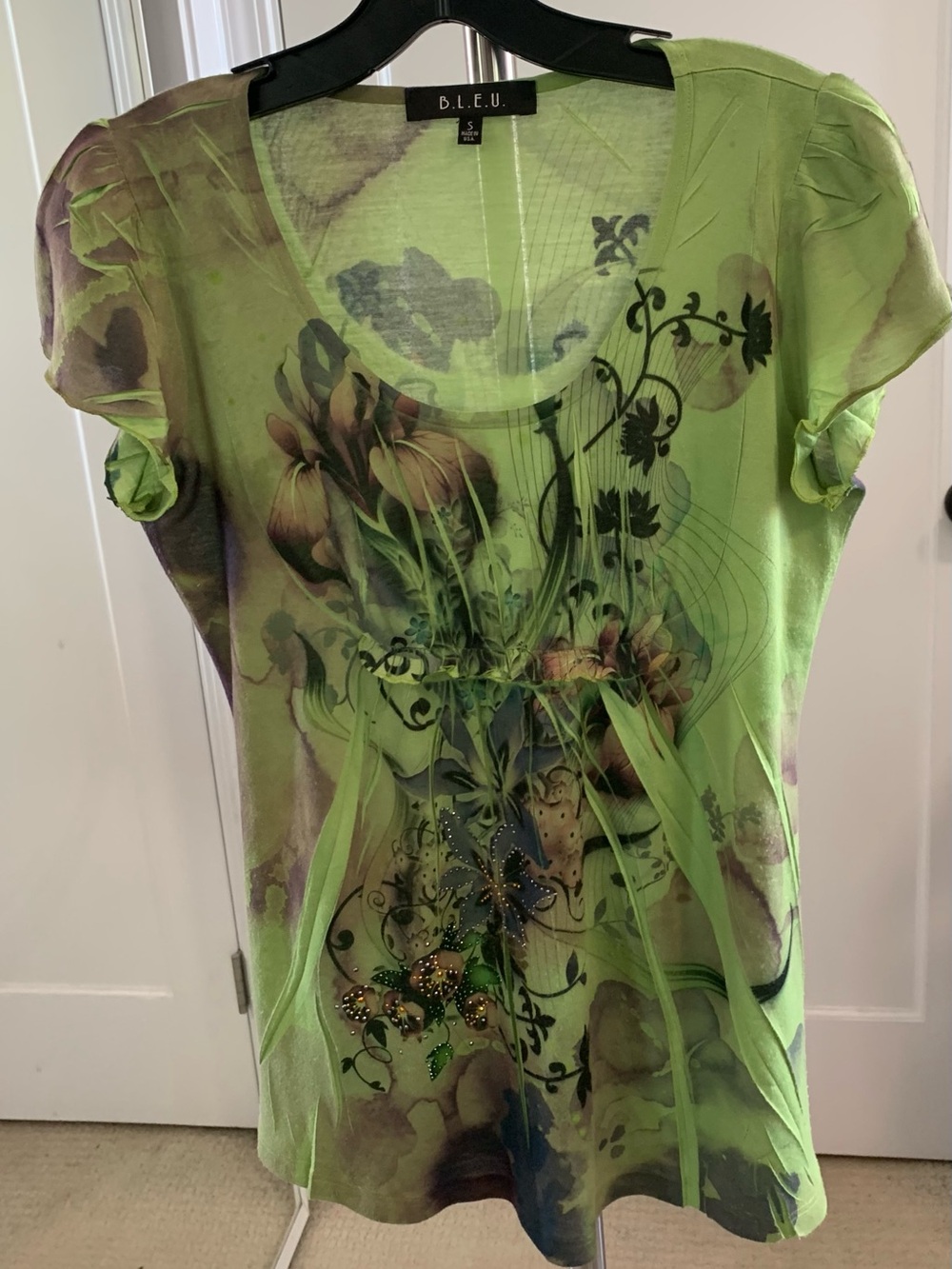 B.L.E.U. Green Floral Scoop Neck Top Sz Small
